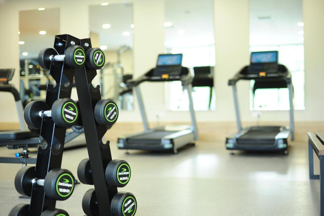 Macara Lake Park Quba Exterior photo Anytime Fitness Dumbbells