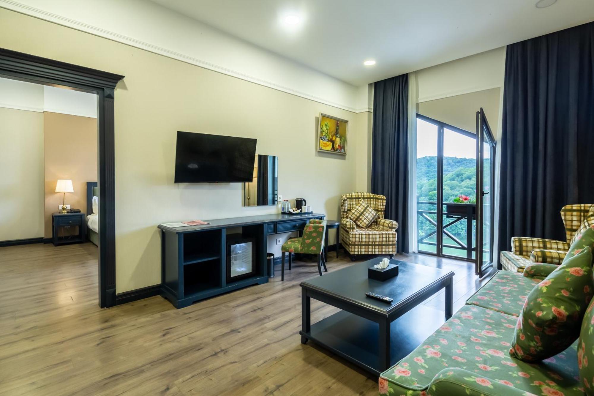 Macara Lake Park Quba Exterior photo Deluxe Suite